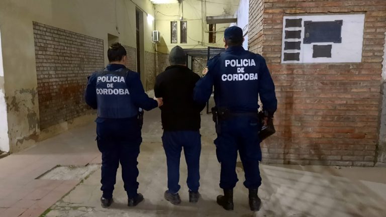 Detienen a hombre por desobedecer orden judicial