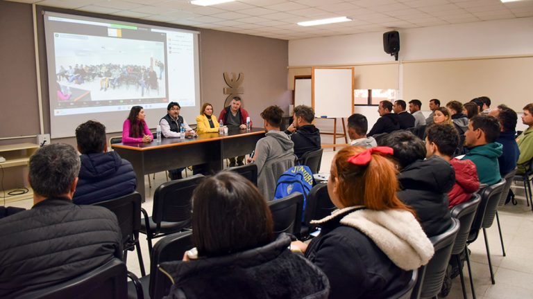 UTN: Comenzó con éxito el curso de construcción tradicional que otorga el título de «Capataz de obra»