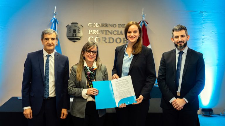 Salud Provincial firmó un convenio de colaboración con AstraZeneca