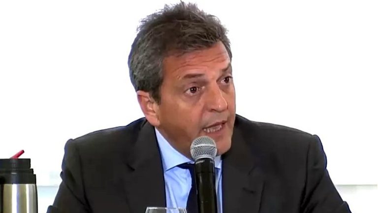 Combustibles: Massa dijo que se normaliza el abastecimiento y advirtió sobre especulación