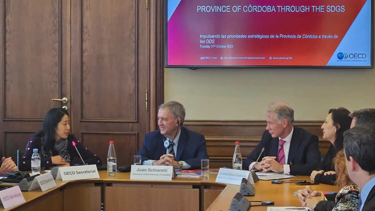 En Francia, Schiaretti junto a la OCDE plantean acciones de impulso a la competitividad