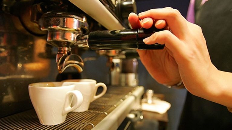 El café duplica su valor en una semana y dispara los precios