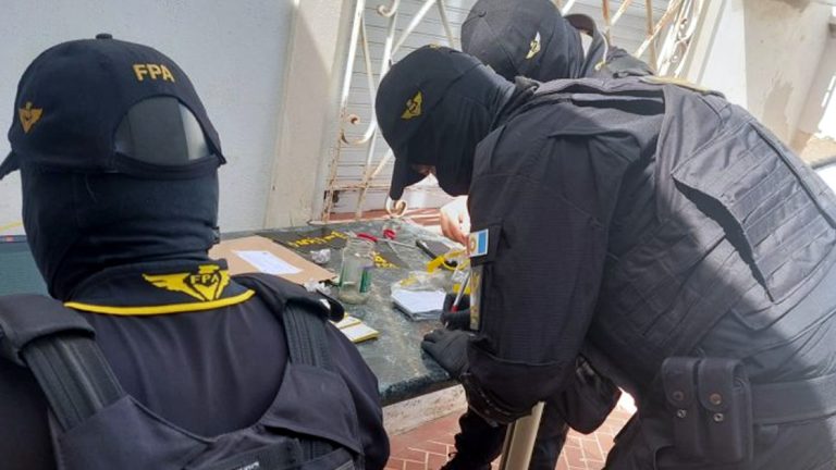 Mujer detenida por ingresar drogas para su hijo en la cárcel