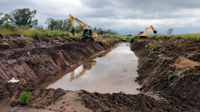 La municipalidad continúa trabajando en los canales de desagües