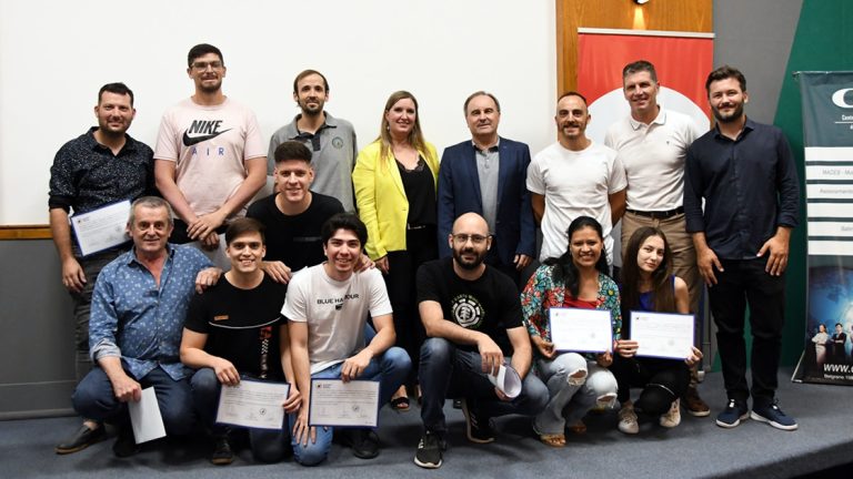 Se entregaron certificados de las capacitaciones de la Escuela Profesional de Oficios