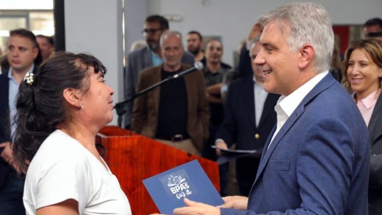 Llaryora ratificó la continuidad del programa Vida Digna