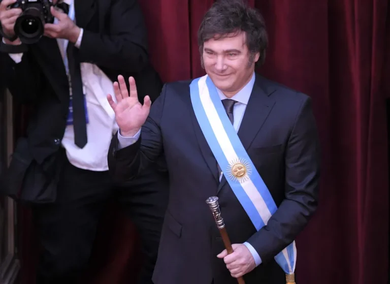 Javier Milei juró ante la Asamblea Legislativa y es el nuevo Presidente de la Argentina