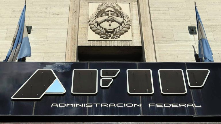 El Gobierno disuelve la AFIP y crea el ARCA