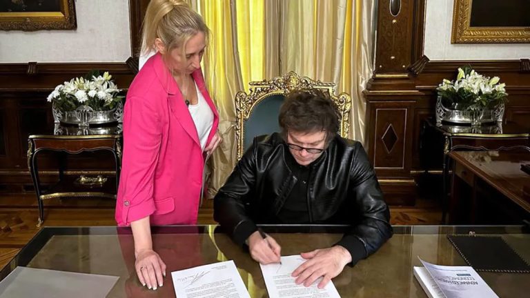 Milei le envió una carta al papa Francisco para invitarlo a la Argentina