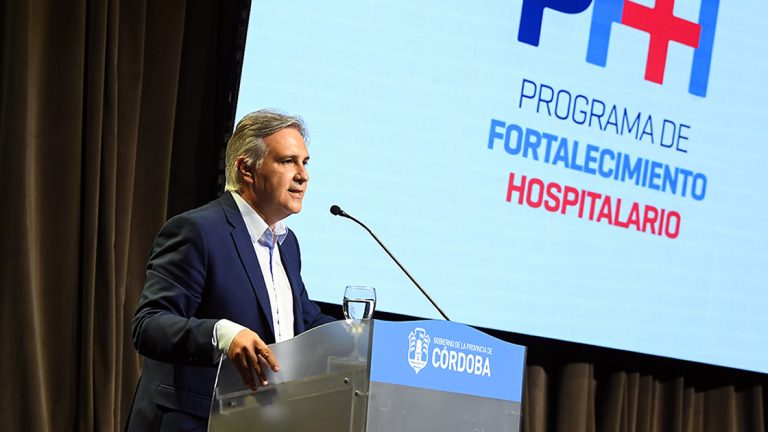 Llaryora anunció la descentralización de la gestión hospitalaria y un fondo de $7 mil millones