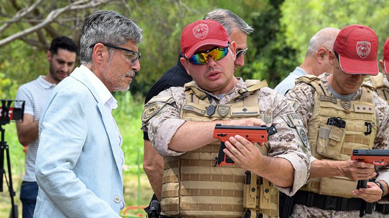 La Policía de Córdoba ya cuenta con 5.000 armas de letalidad reducida 