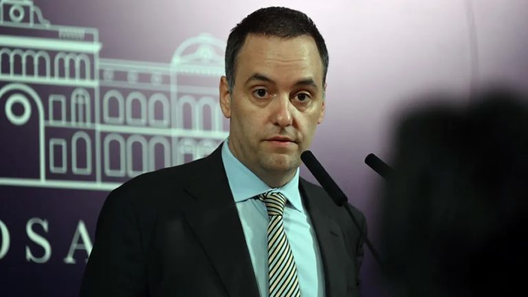 Adorni: una semana para decidir entre el orgullo y la política