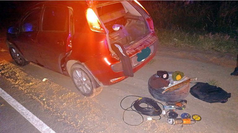Policía Caminera secuestró un auto y detuvo a dos hombres