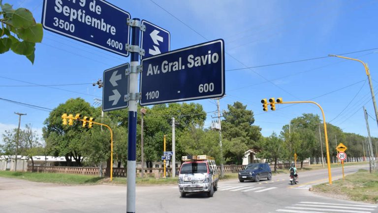 Bernarte dejó habilitado el nuevo semáforo de Av. 9 de Septiembre y Av. Savio