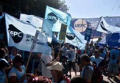 La estrategia de Llaryora para tratar de acordar con la UEPC