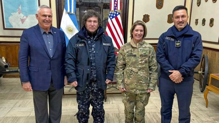 Visa a Estados Unidos: Milei se reunirá con la Secretaria de Seguridad de Trump