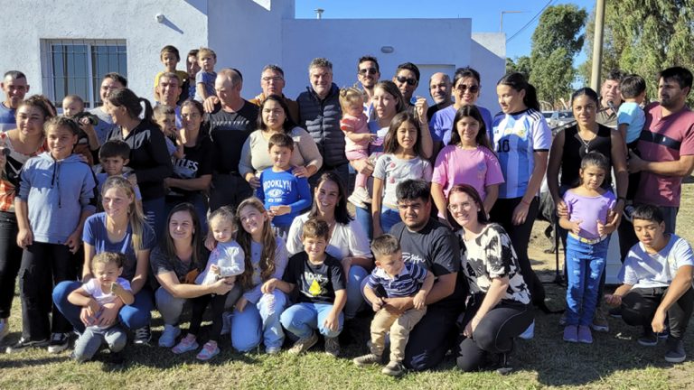 La Provincia entregó 12 viviendas semilla en Laspiur