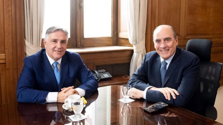 El gobernador Llaryora fue recibido en Casa Rosada por el jefe de Gabinete Francos