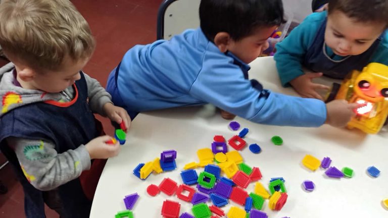 Los niños y niñas de las guardarías aprenden Robótica Educativa