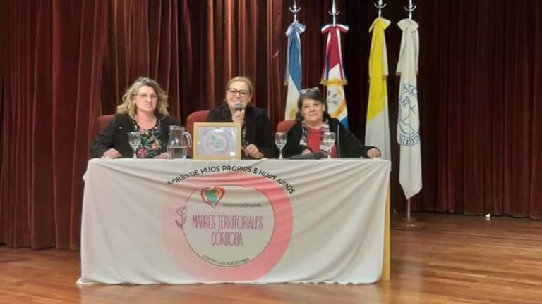 Madres Territoriales participó del III Congreso de Adicciones y Respuestas Comunitarias en Rosario       