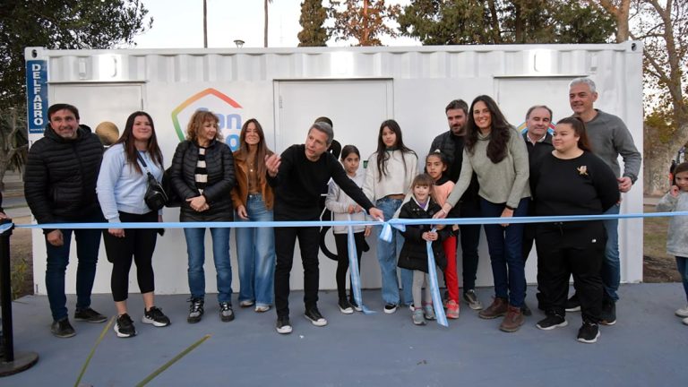 El Intendente inauguró los baños públicos en la Plaza General Paz