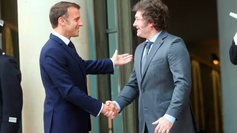 Milei se reunió con Macron antes de la apertura de los Juegos: hablaron de “estrechar lazos”