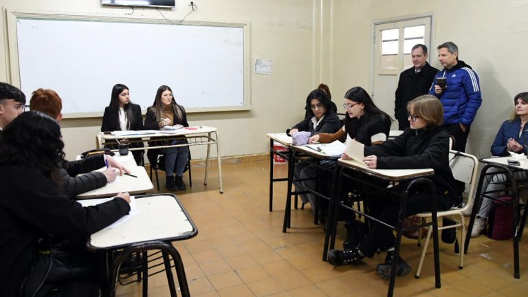 Más de 120 jóvenes participaron del primer “San Francisco Debate”
