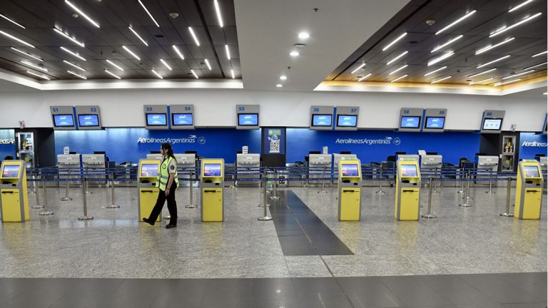 Controladores aéreos realizan un paro este jueves: afectará a 27 aeropuertos de todo el país