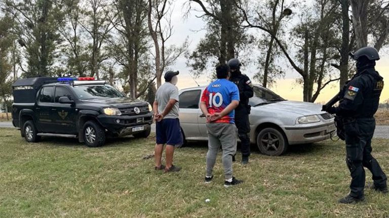 Quedó detenido luego de arrojar una bolsa con cocaína