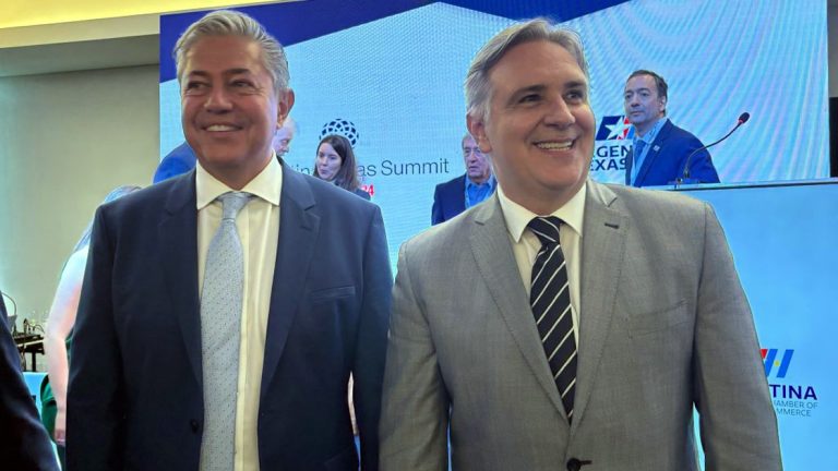Ante petroleros nacionales y extranjeros, Llaryora promueve el cluster del petróleo, gas y minería de nuestra provincia