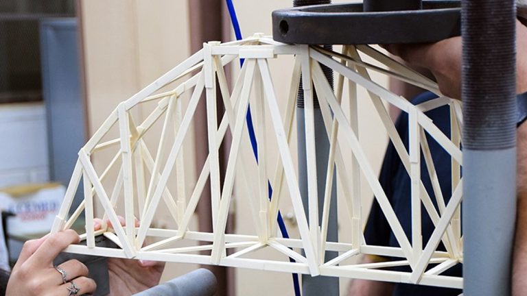 Concurso de Puentes de Fideos: excelente propuesta que combina conocimientos e ingenio
