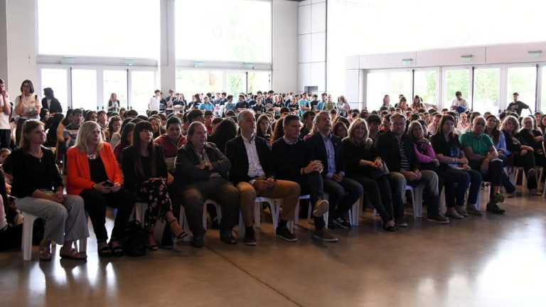 Con gran cantidad de público se llevó adelante la charla-taller “El Bienestar Digital es Tarea de Todos. Apuestas en línea”