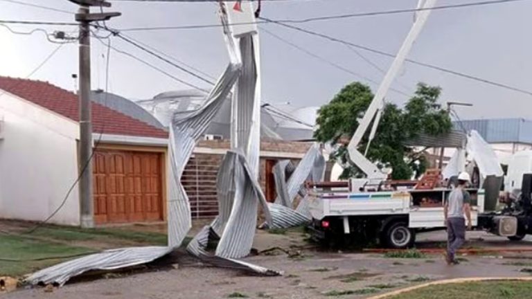 Tormenta en Córdoba: el fuerte viento generó graves destrozos en La Playosa