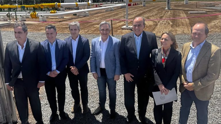 Llaryora recibió a Caputo y Francos en Córdoba