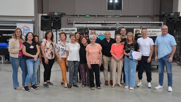 Se entregaron los certificados a los adultos mayores participantes de los talleres municipales
