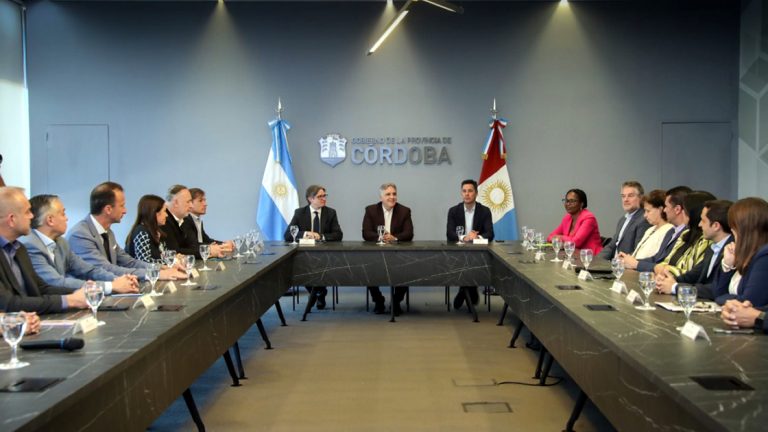Biodiverciudades: Llaryora se reunió con intendentes y autoridades de la CAF