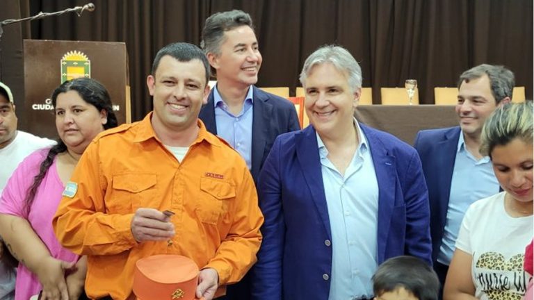 Llaryora visitó Morteros y Brinkmann y entregó aportes a municipios e instituciones