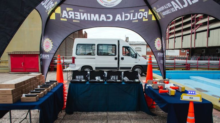 La Provincia entregó equipamiento para Policía Caminera