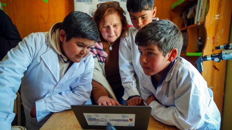 En 2025, Córdoba universalizó la enseñanza de inglés en escuelas rurales