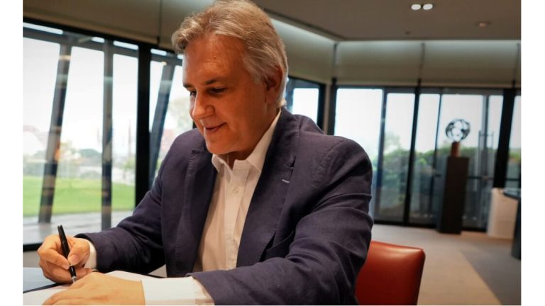 Llaryora promulgó la ley de Ficha Limpia