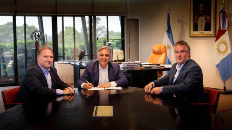 La Provincia ya transfirió fondos por casi $4.500 millones a municipios y comunas para obras de mantenimiento de edificios escolares