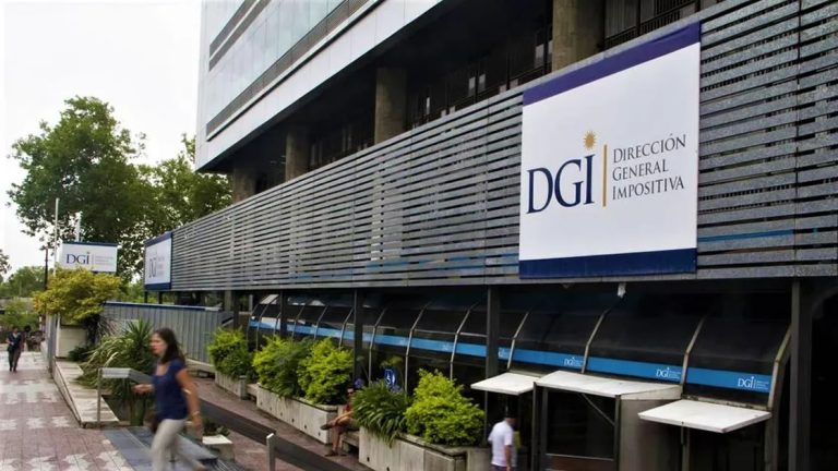 El Gobierno eliminará 695 cargos en la DGI y eliminará 38 receptorías y oficinas de atención