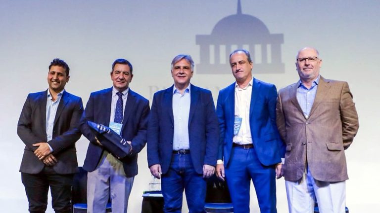 Llaryora participó en la conferencia organizada por el Parlamento y Fe Internacional