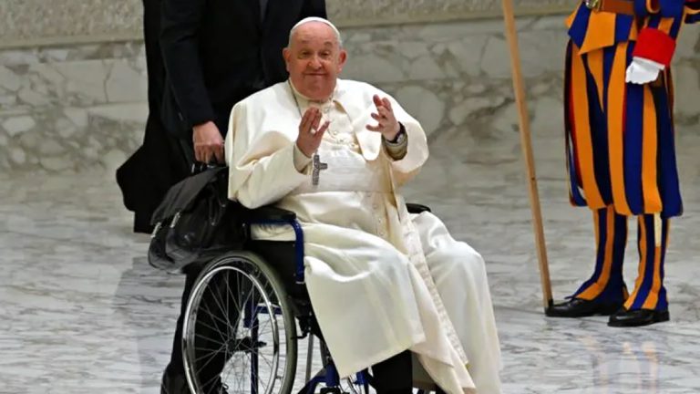 Domingo de Ramos: el papa Francisco reapareció y pidió rezar por los más necesitados