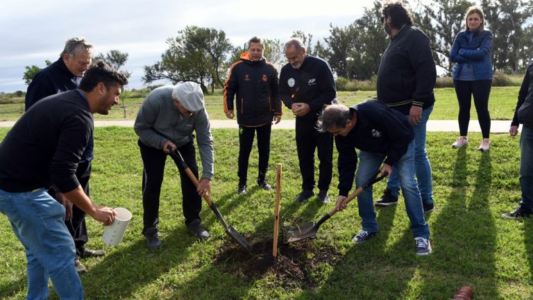 Se plantaron 40 nuevos ejemplares arbóreos en la costanera norte