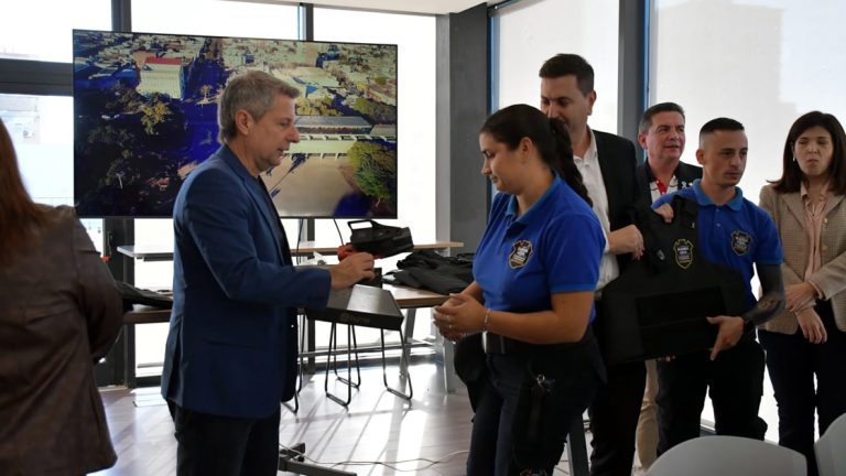 La Provincia entregó armas menos letales a la Guardia Local de Prevención y Convivencia