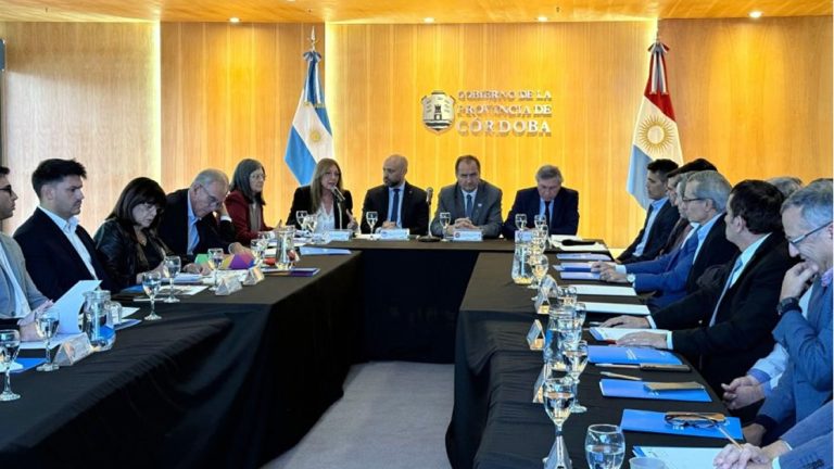 Santa Fe mostró sus puertos a Córdoba para atraer clientes y consolidarse como polo exportador