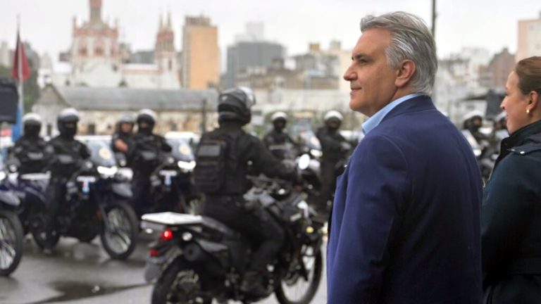 Fuerte respaldo de Llaryora a la Fuerza Policial: “Tienen un gobierno que los respeta y que sabe que se juegan la vida”