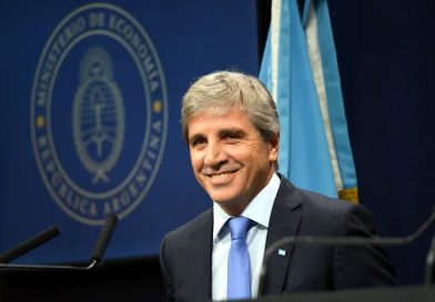 Luis Caputo ratificó que el Banco Central seguirá vendiendo dólares para evitar sobresaltos