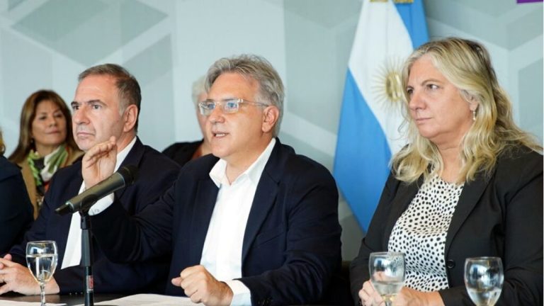 Llaryora: “Los resultados de las pruebas Aprender nos ponen muy orgullosos”